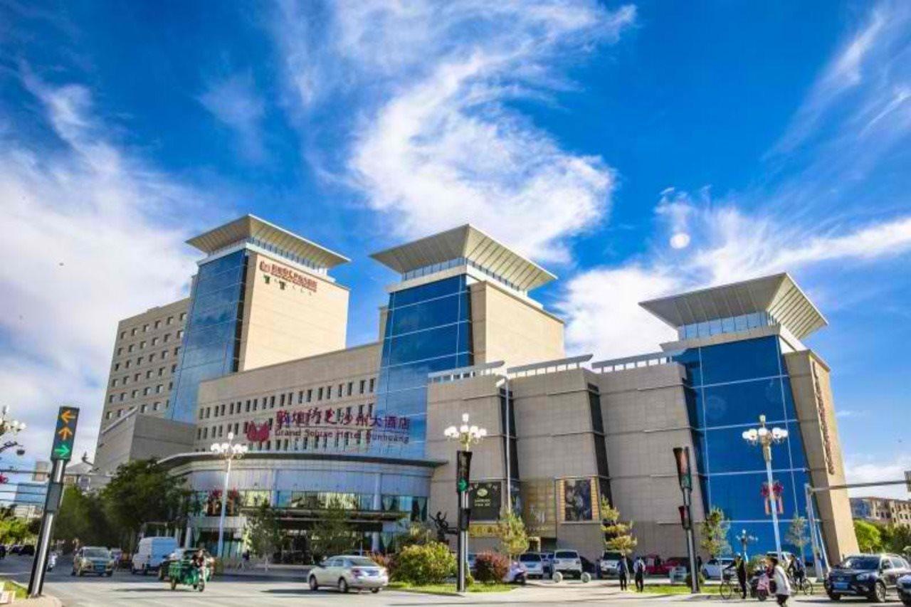 Grand Soluxe Hotel Дуньхуан Екстер'єр фото